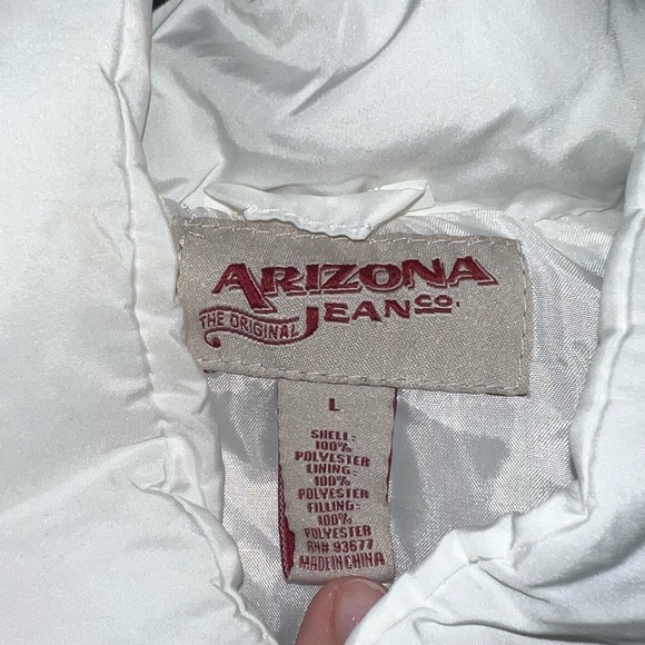 White Arizona Jean Co Puffer Vest - Picture 3 of 4